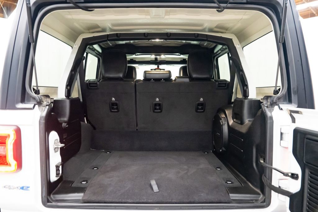 Used 2023 Jeep Wrangler Unlimited Sahara image 8