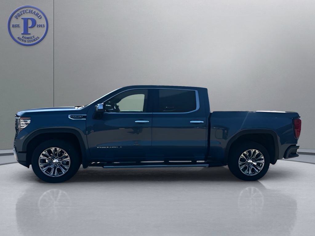 Used 2024 GMC Sierra 1500 Denali w/ Technology Package AWD/4WD image 4