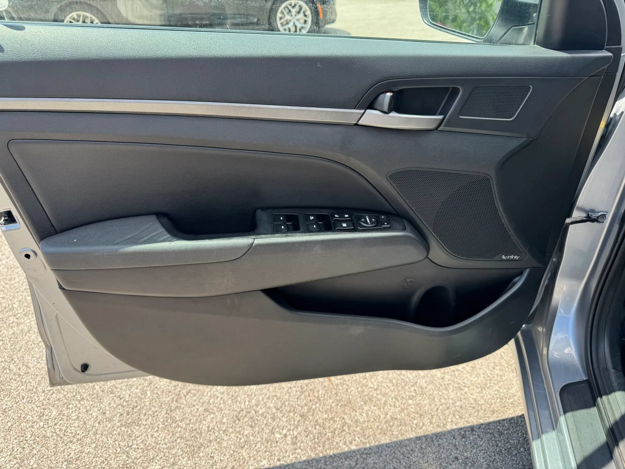 Used 2017 Hyundai Elantra Limited w/ Limited Tech Package 04 FWD image 14