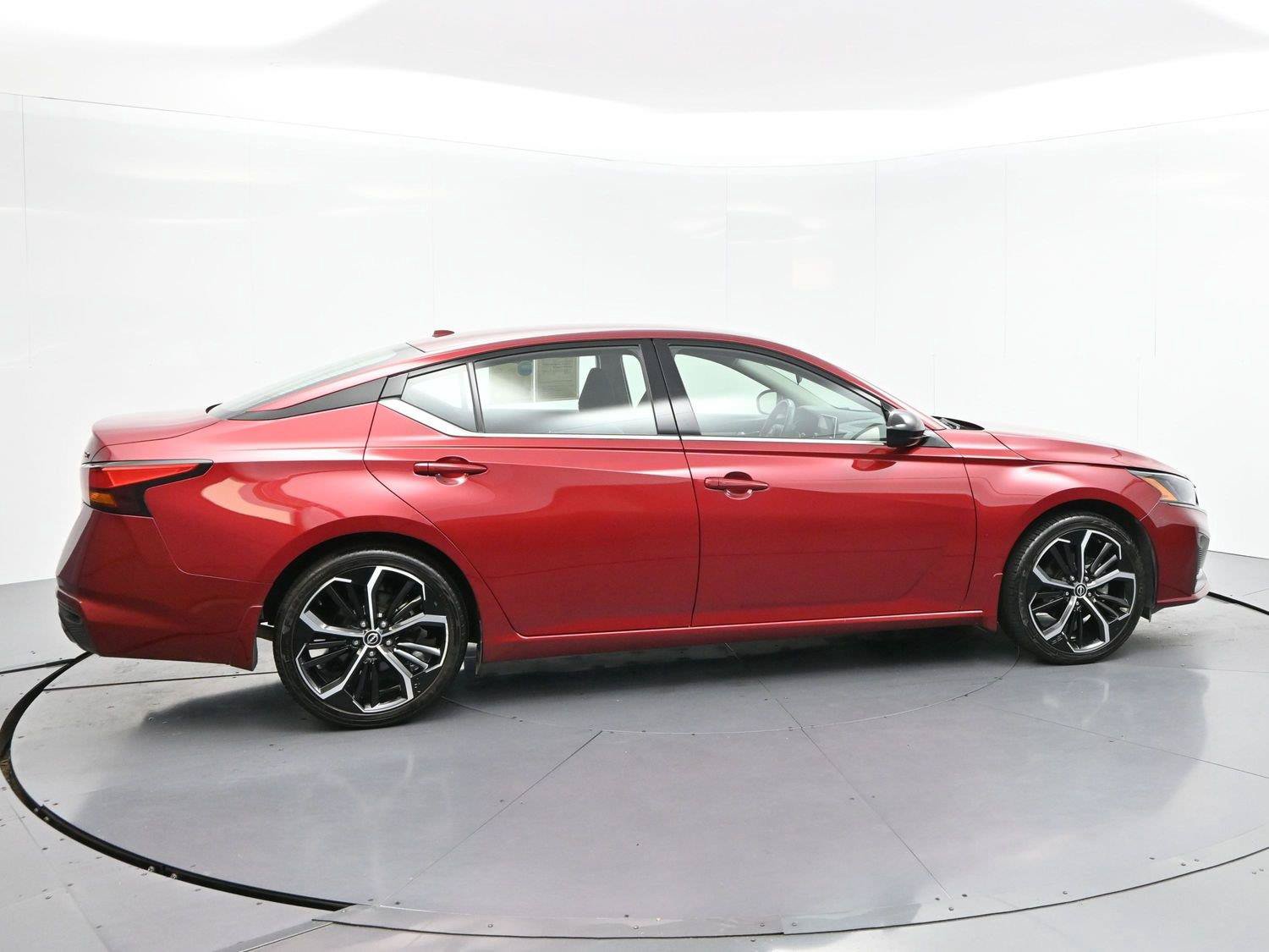 Used 2023 Nissan Altima 2.5 SR FWD image 8