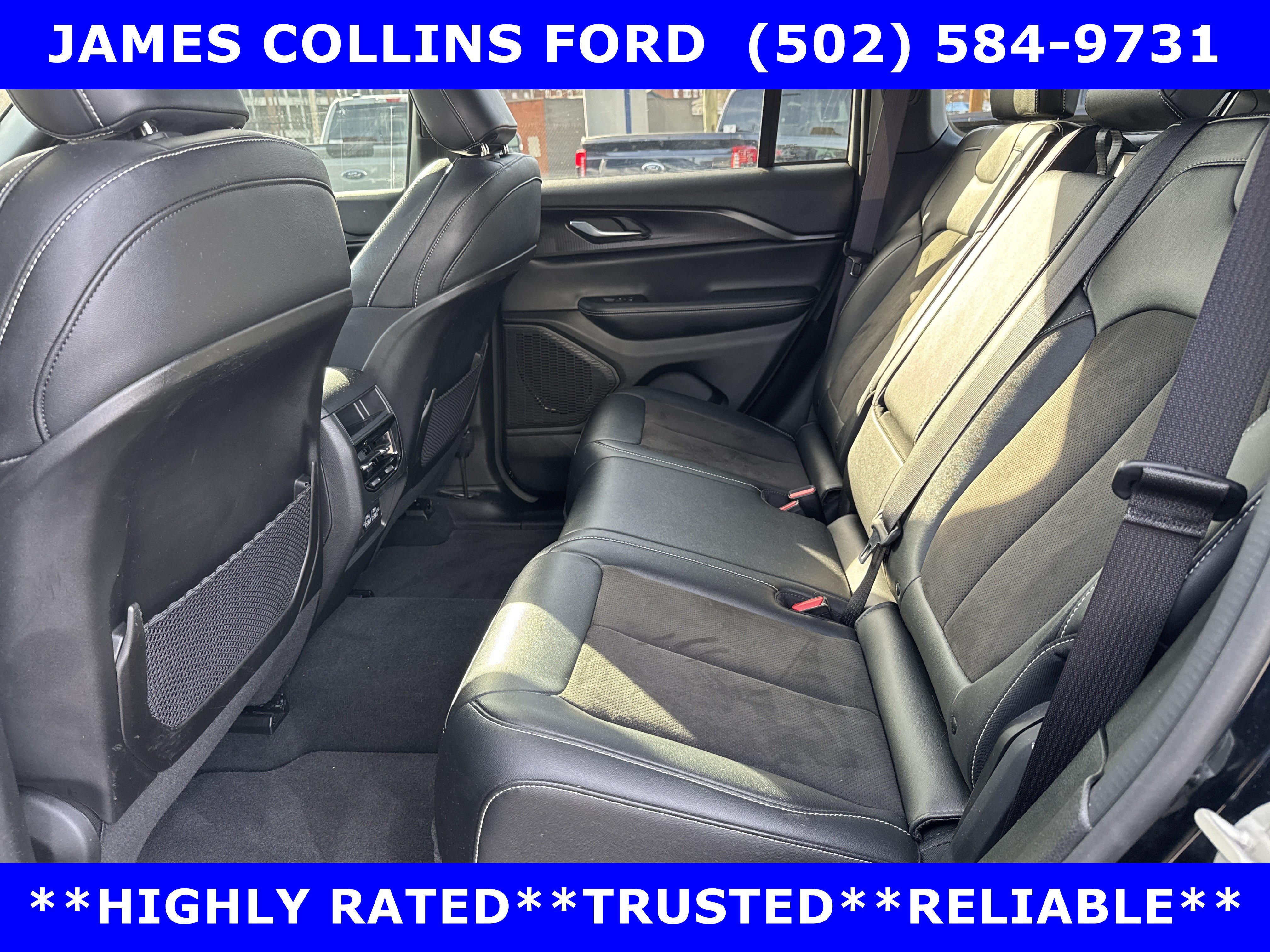 Used 2024 Jeep Grand Cherokee Altitude AWD/4WD image 12