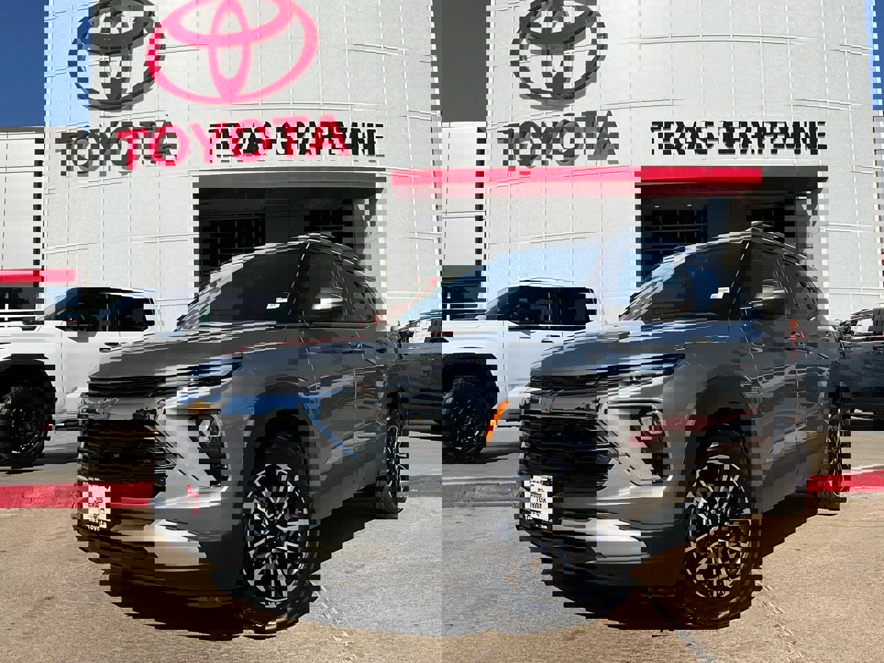 Used 2025 Chevrolet TrailBlazer LT image 2