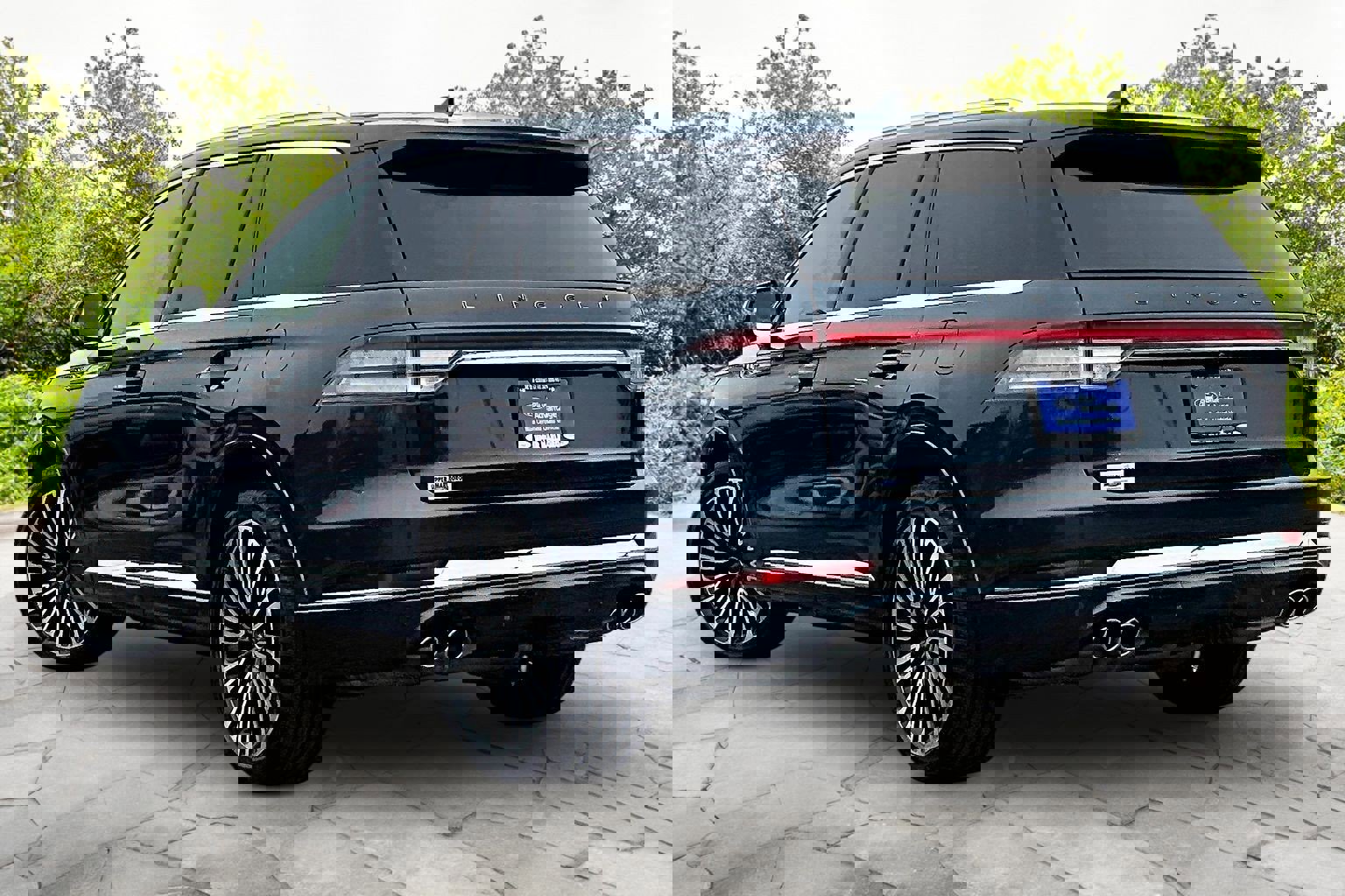 Used 2020 Lincoln Aviator Black Label w/ Dynamic Handling Package image 2