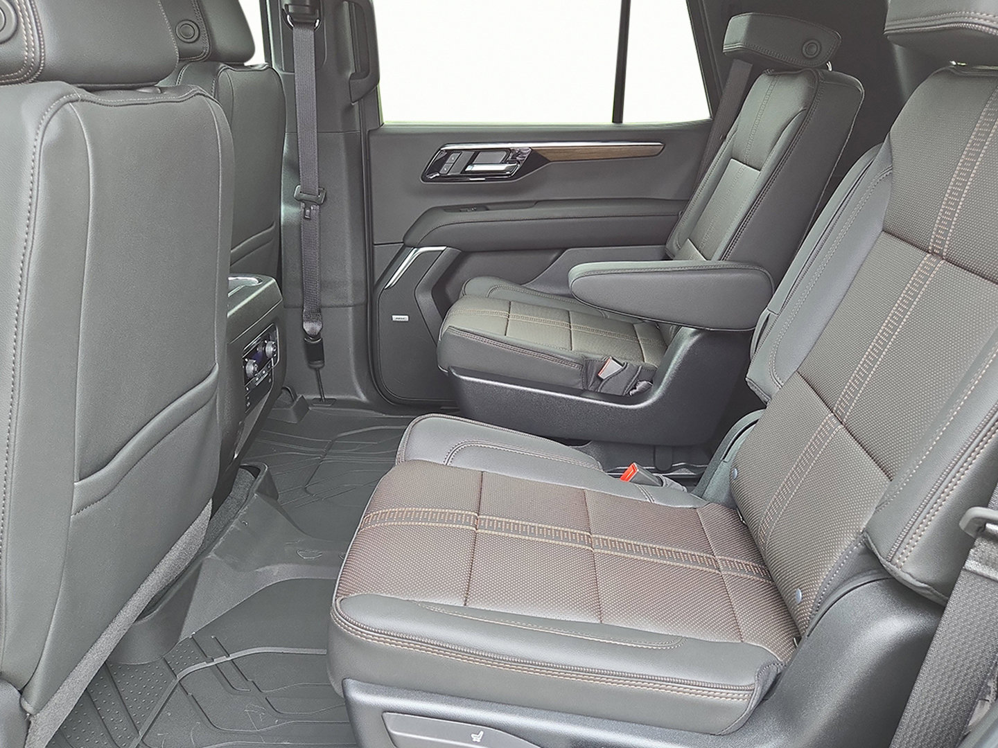 New 2026 Chevrolet Tahoe High Country AWD/4WD image 13