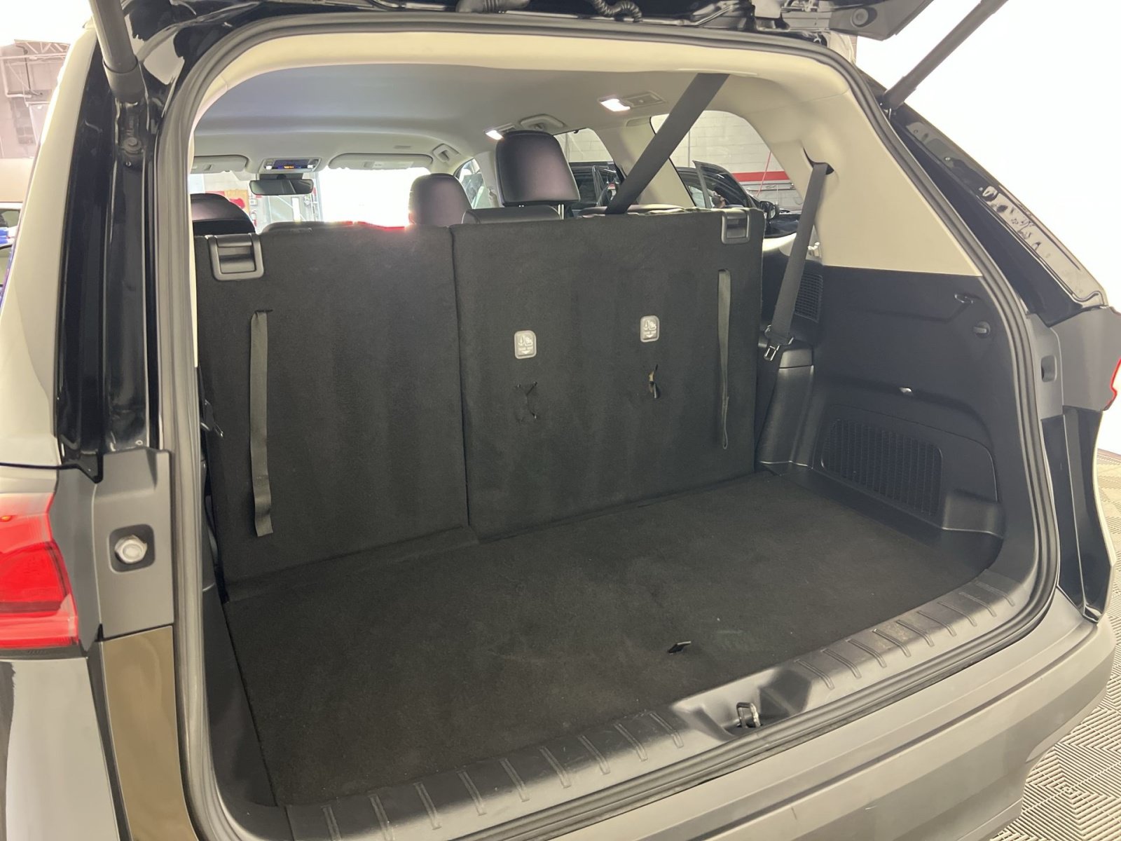 Used 2025 Toyota Grand Highlander AWD image 24