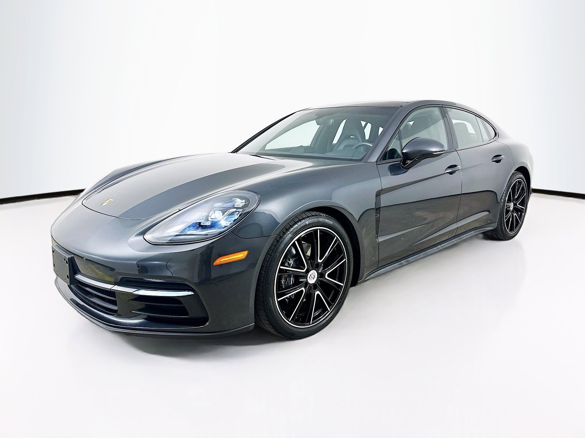 Used 2018 Porsche Panamera 4 w/ Premium Package image 3