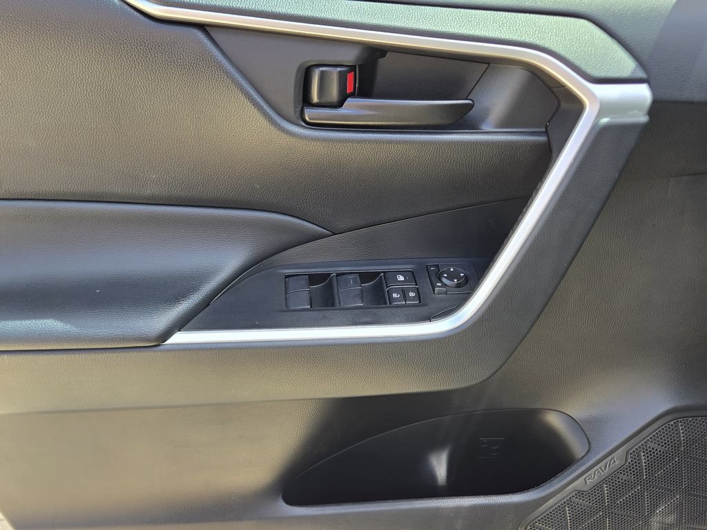 Used 2023 Toyota RAV4 LE FWD image 30