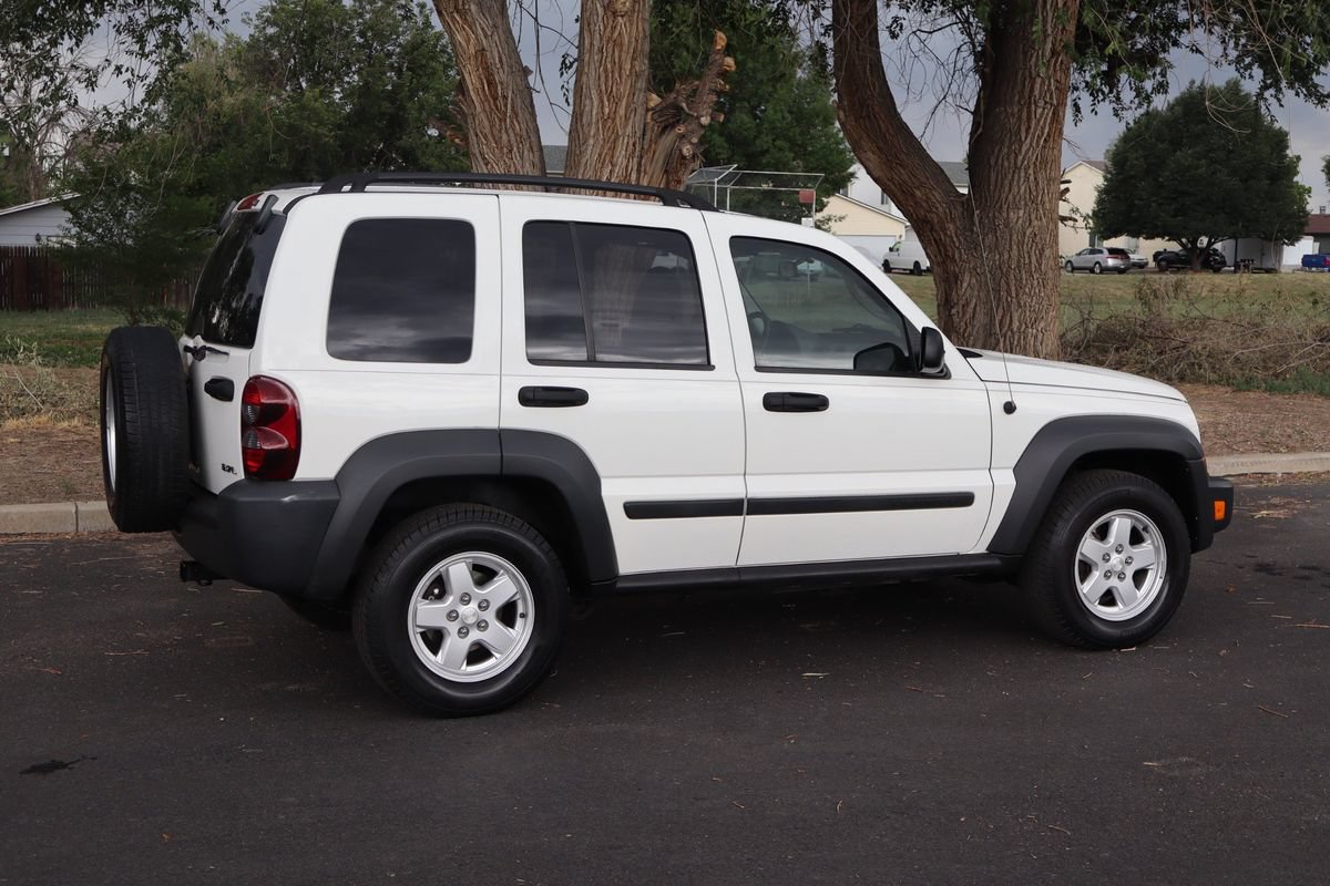Used 2006 Jeep Liberty Sport AWD/4WD image 4