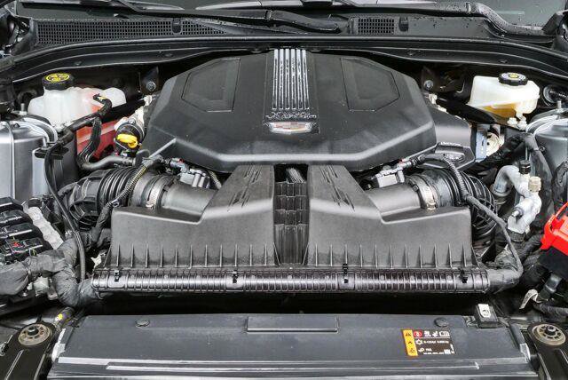 Used 2023 Cadillac CT5 V w/ Premium Package RWD image 10