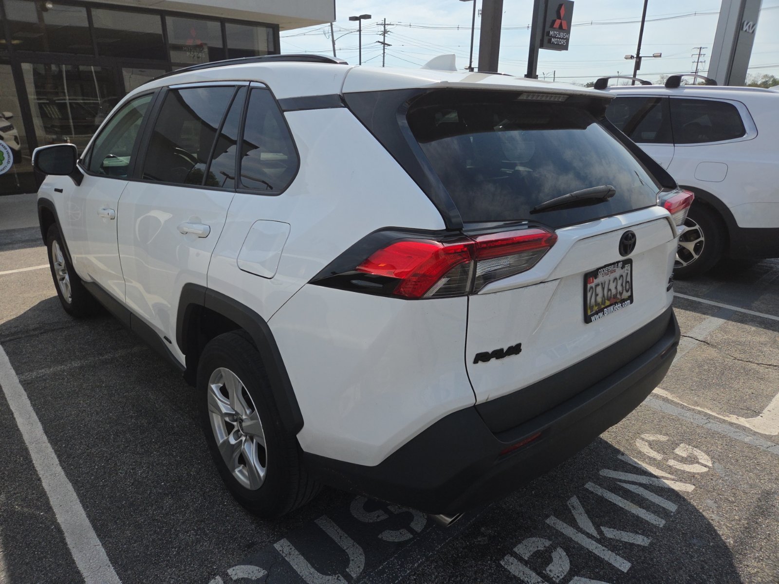 Used 2021 Toyota RAV4 XLE w/ Convenience Package AWD/4WD image 4