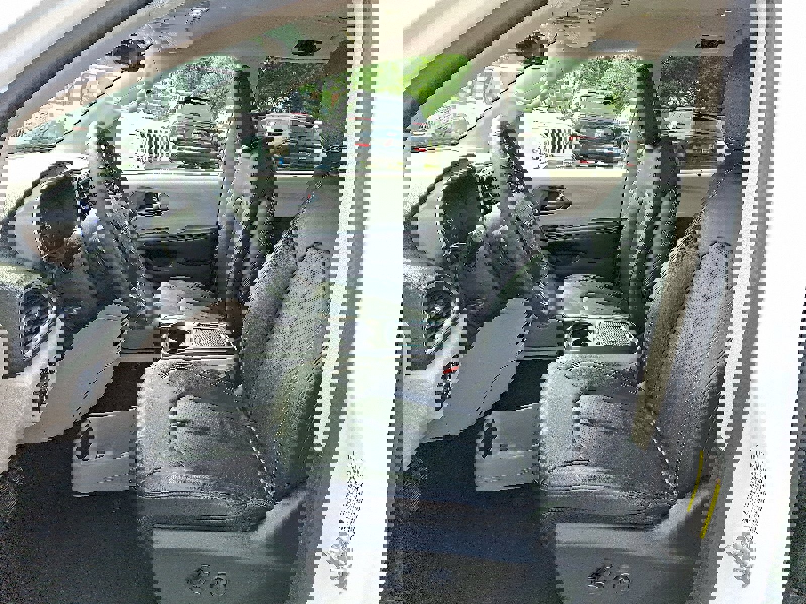 Used 2022 Chrysler Pacifica Touring-L image 13