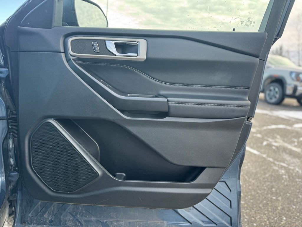 Used 2020 Ford Explorer XLT w/ Equipment Group 202A image 11