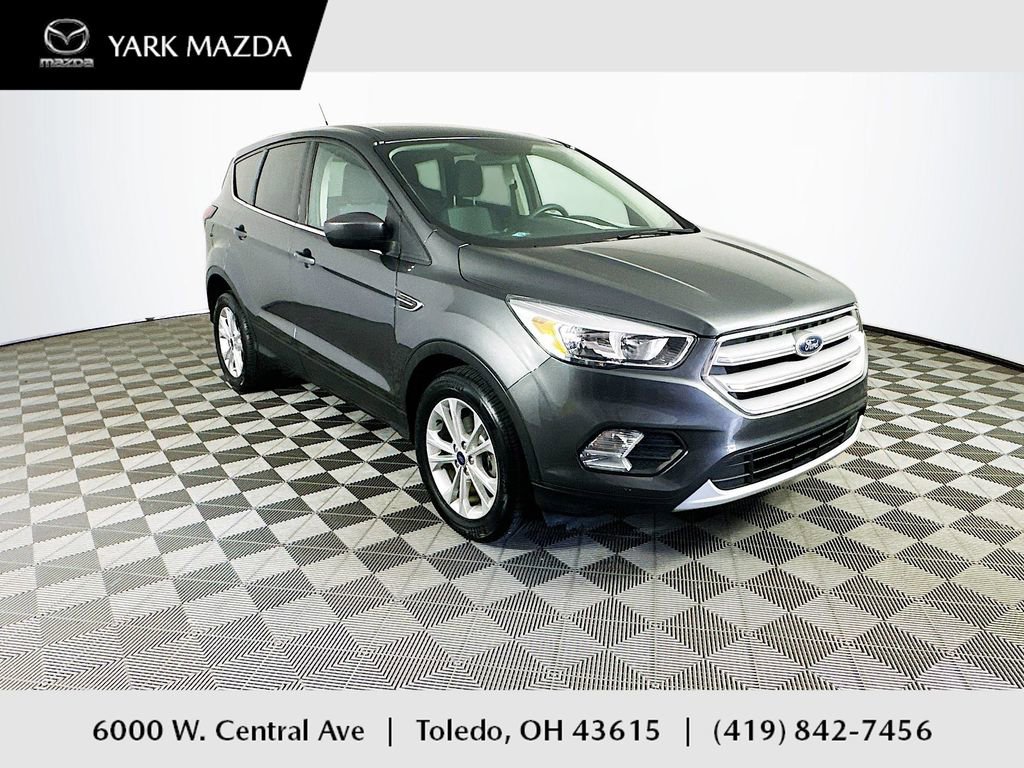 Used 2019 Ford Escape SE FWD image 1