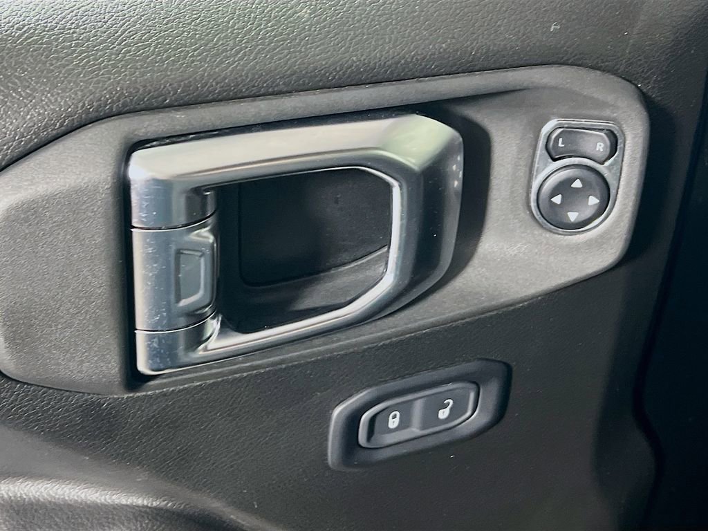 Used 2025 Jeep Gladiator Rubicon w/ Convenience Group image 17