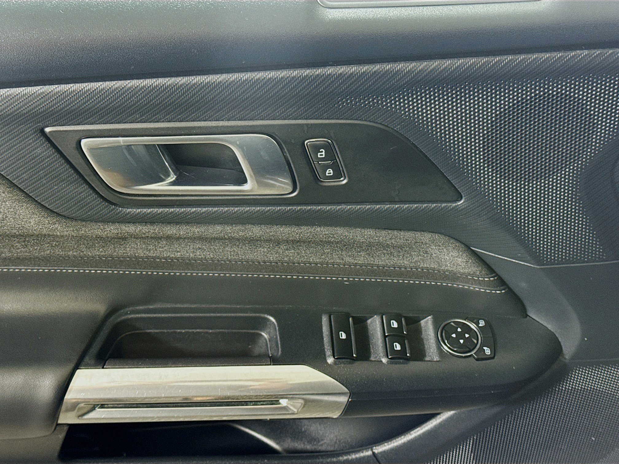 Used 2024 Ford Mustang Convertible image 24