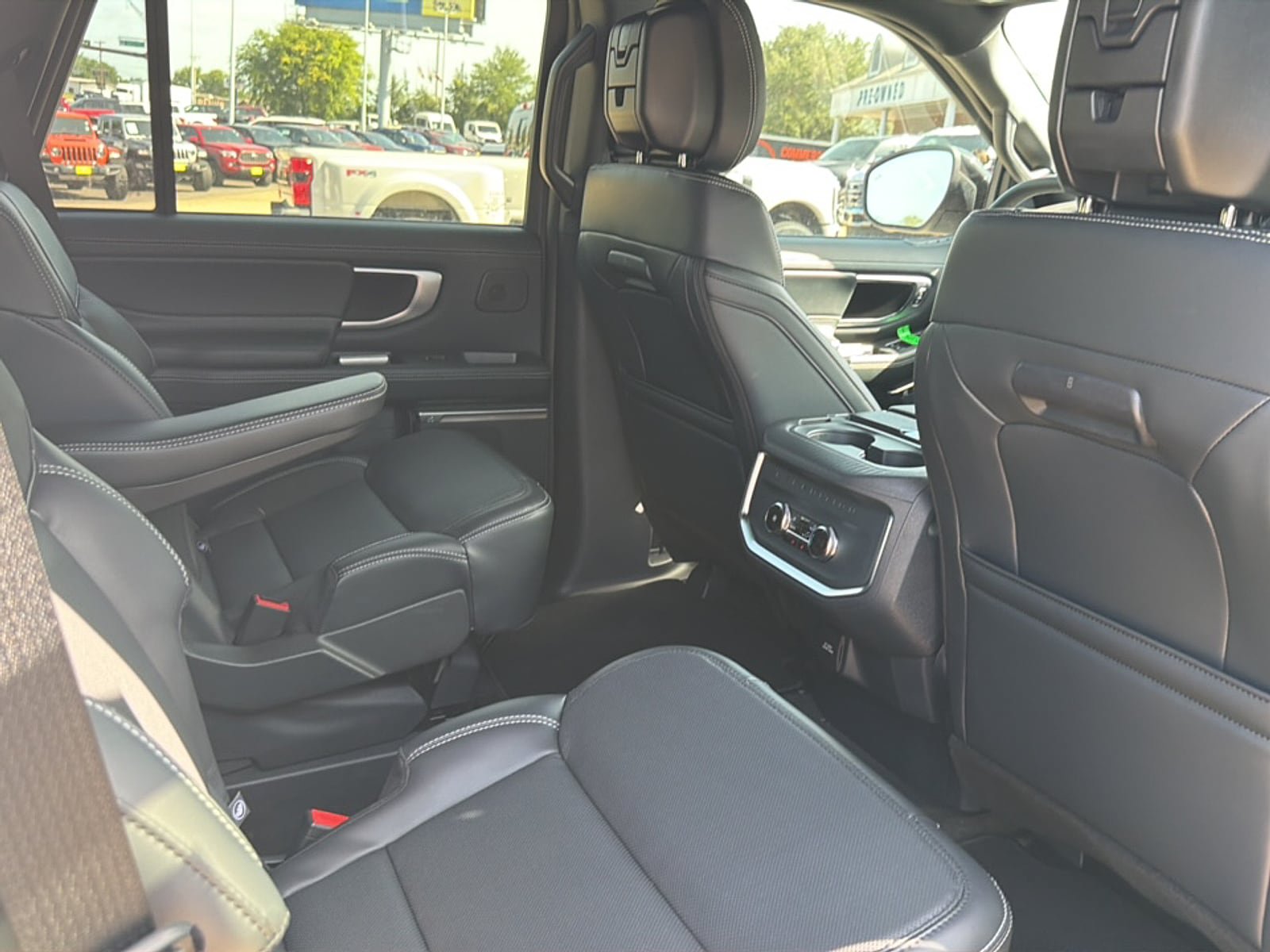 New 2027 Ford Expedition Platinum w/ Stealth Appearance Package AWD/4WD image 11