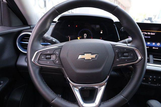 Used 2025 Chevrolet Trax LT w/ LT Convenience Package FWD image 10