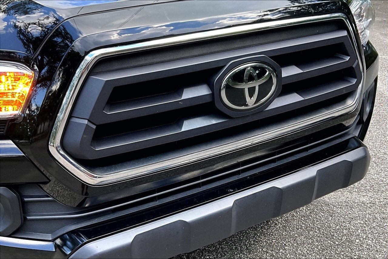 Used 2023 Toyota Tacoma SR5 RWD image 32