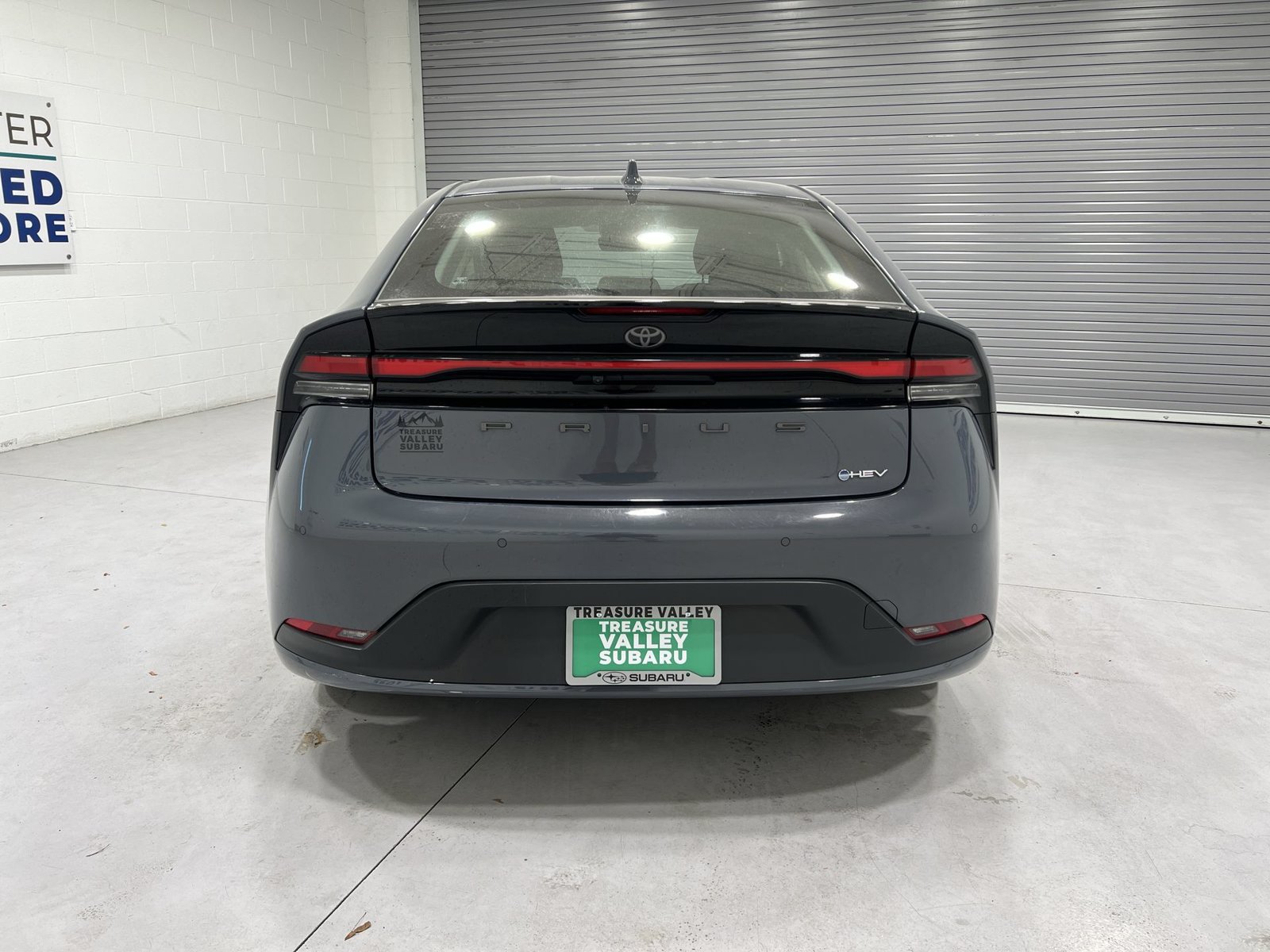 Used 2025 Toyota Prius LE FWD image 7