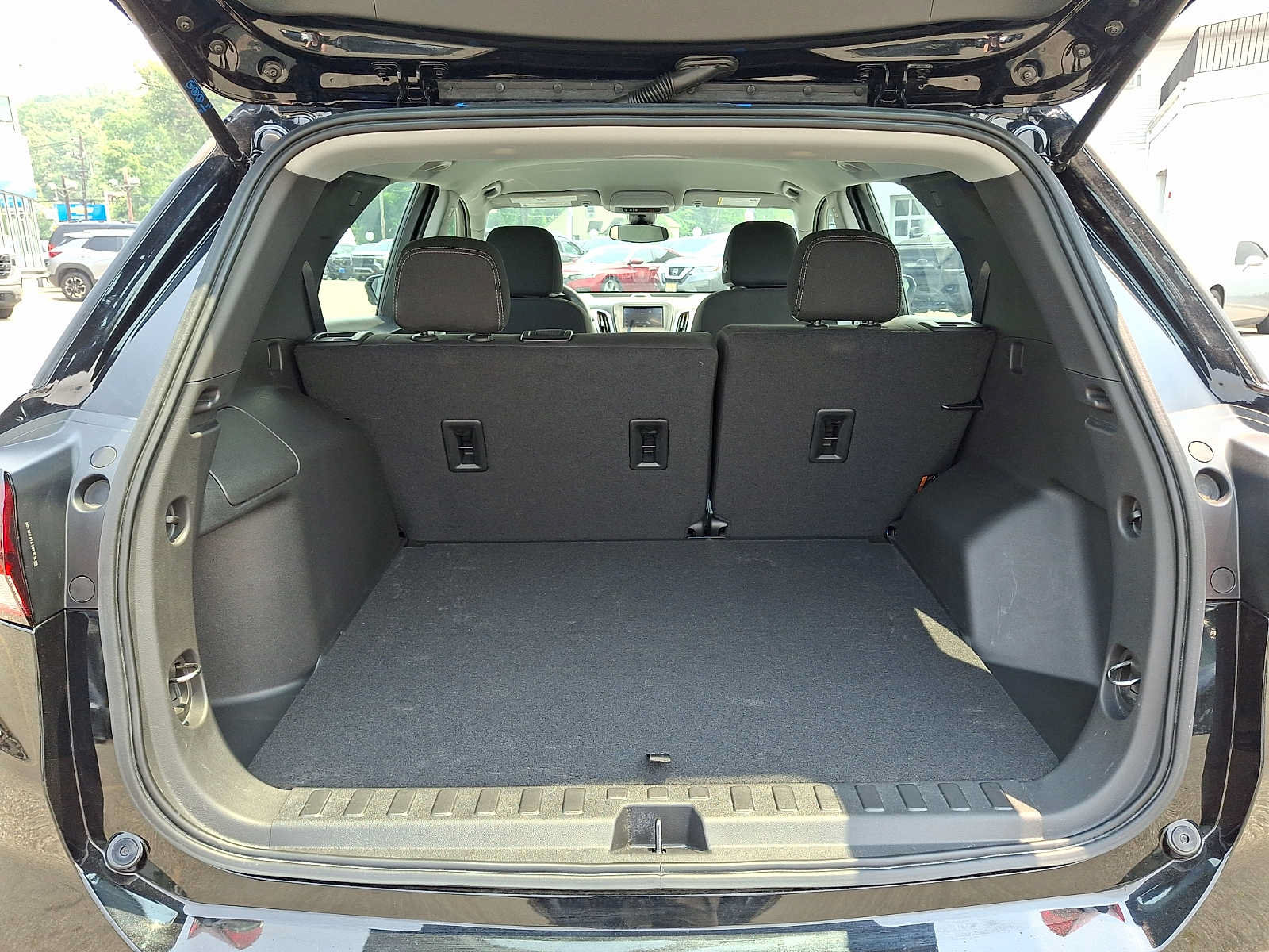 Used 2023 Chevrolet Equinox LS AWD/4WD image 28