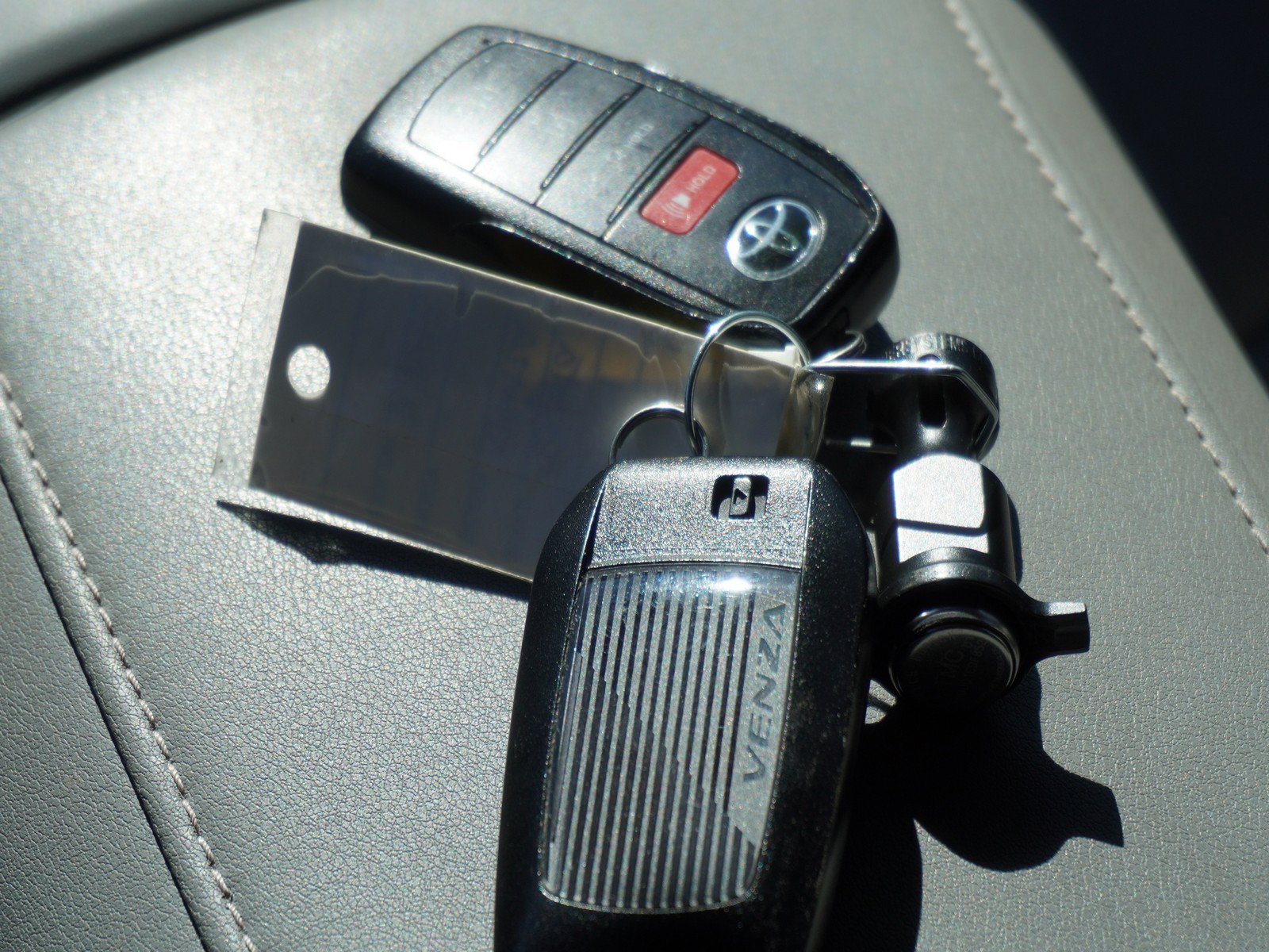 Used 2024 Toyota Venza LE AWD/4WD image 16