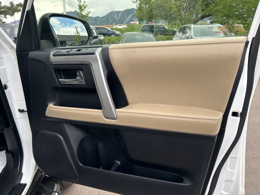 Used 2014 Toyota 4Runner SR5 AWD/4WD image 11