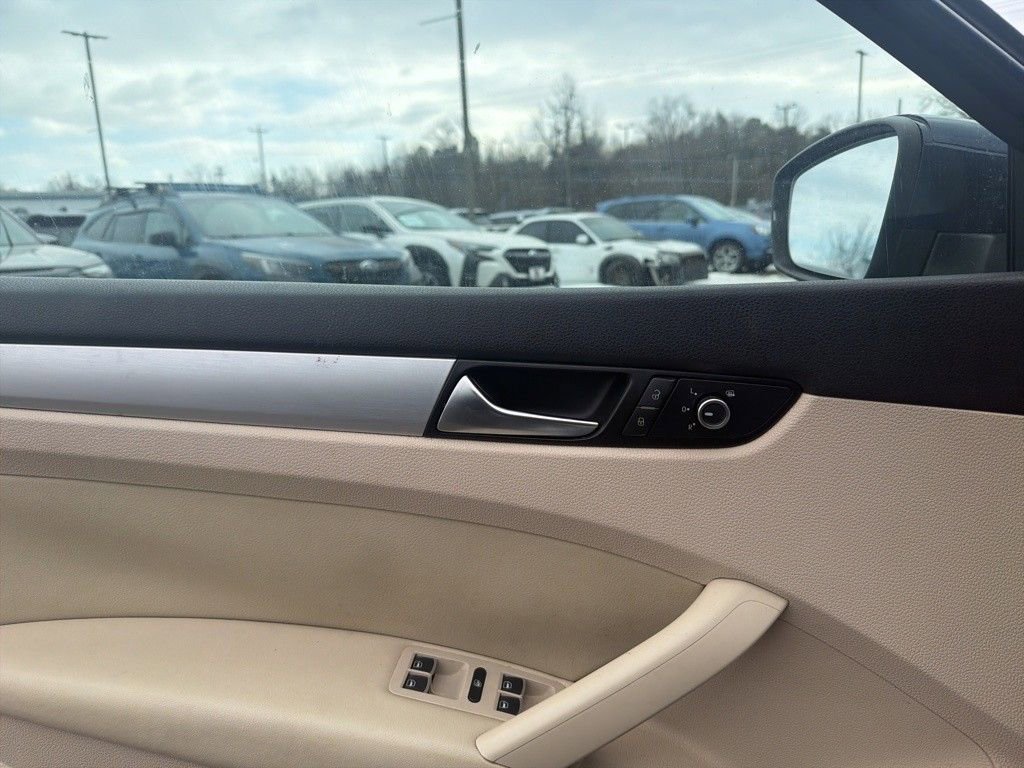 Used 2013 Volkswagen Passat TDI SE image 12