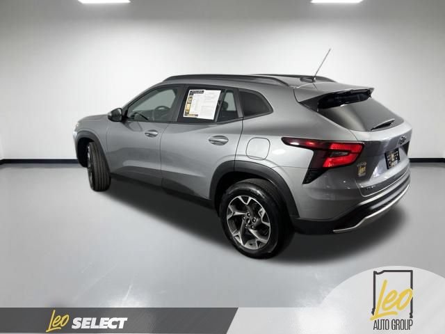 Used 2025 Chevrolet Trax LT w/ Driver Confidence Package FWD image 5