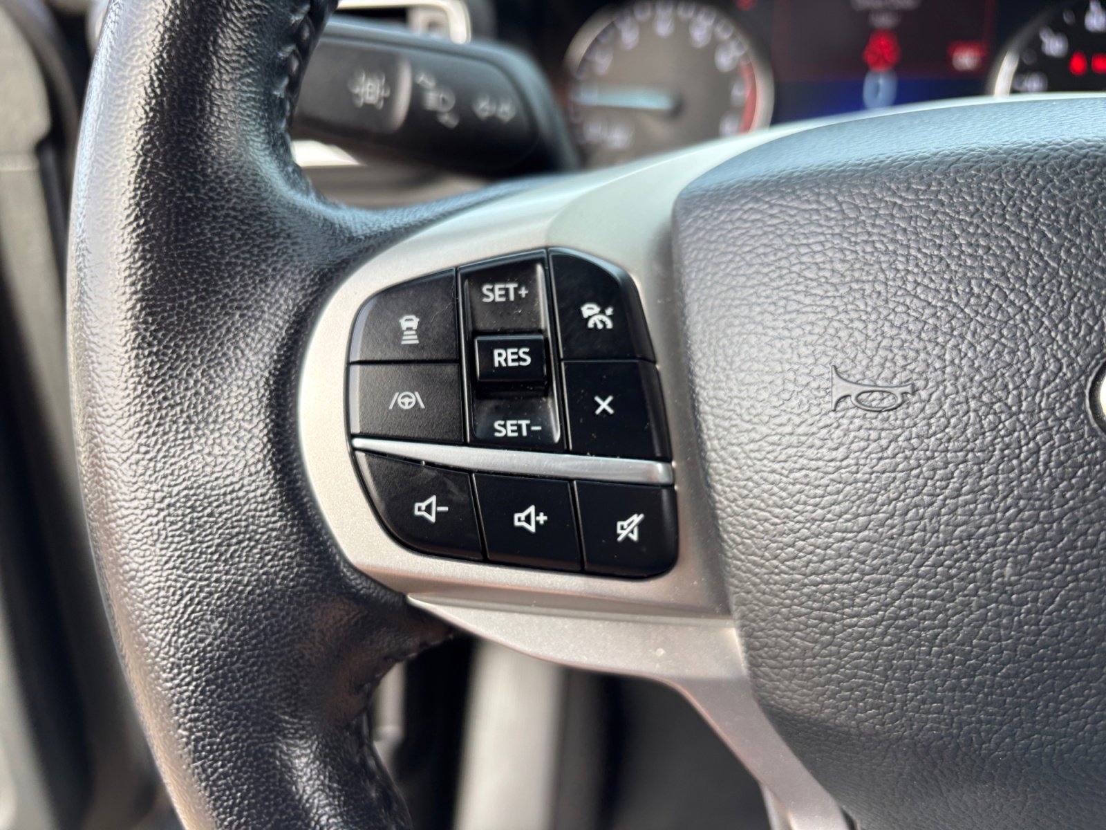 Used 2022 Ford Explorer XLT w/ Equipment Group 202A image 32