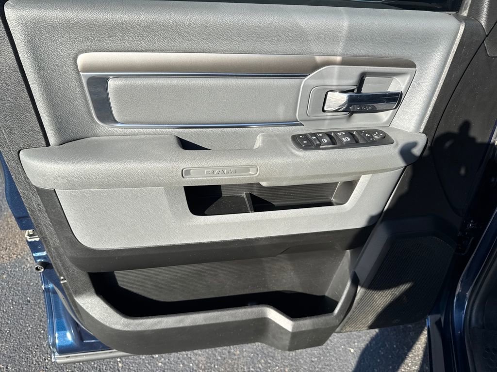 Used 2020 RAM 1500 Classic SLT w/ Luxury Group image 10