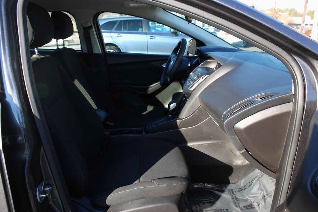 Used 2018 Ford Focus SE image 29