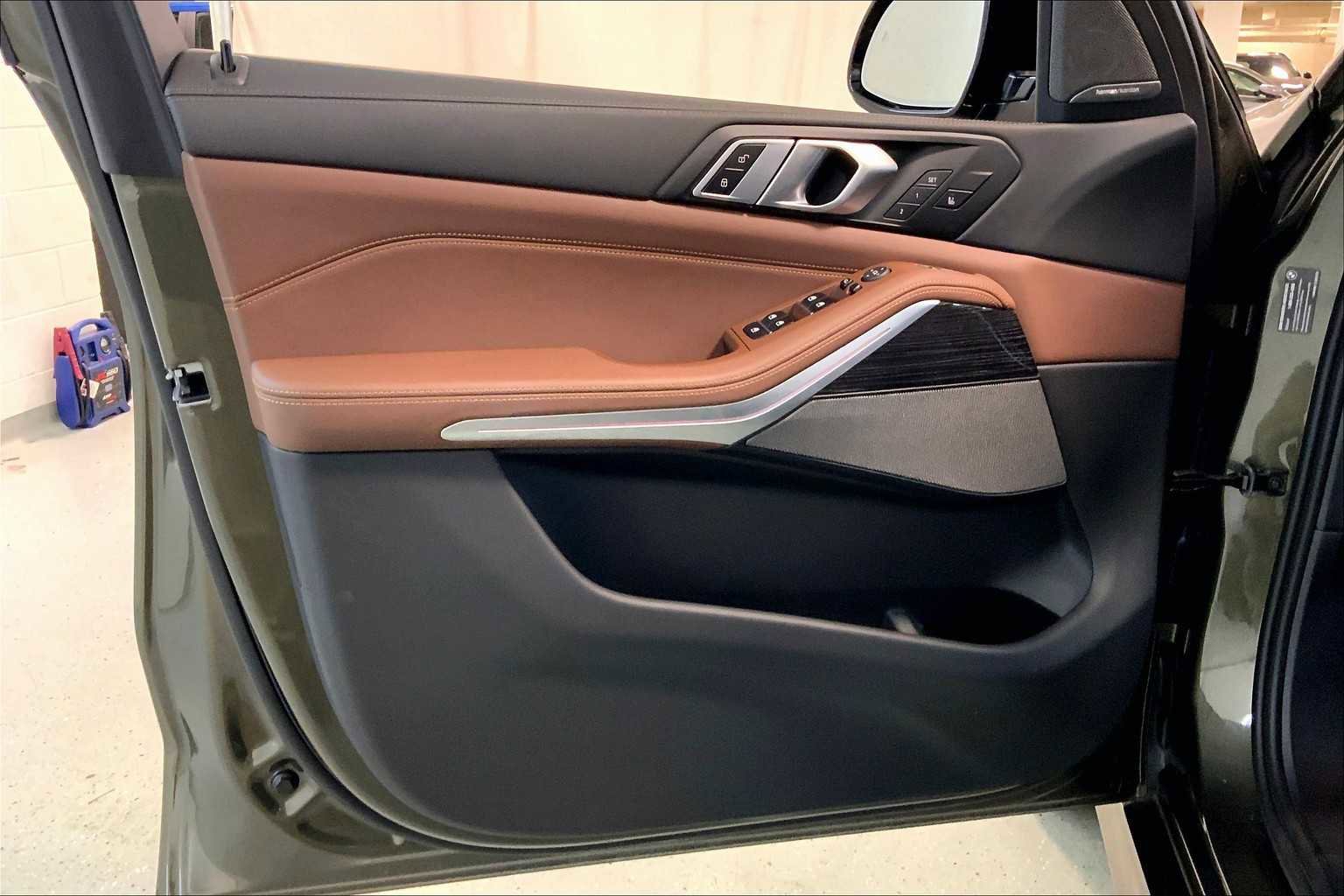 Used 2025 BMW X5 M60i image 21