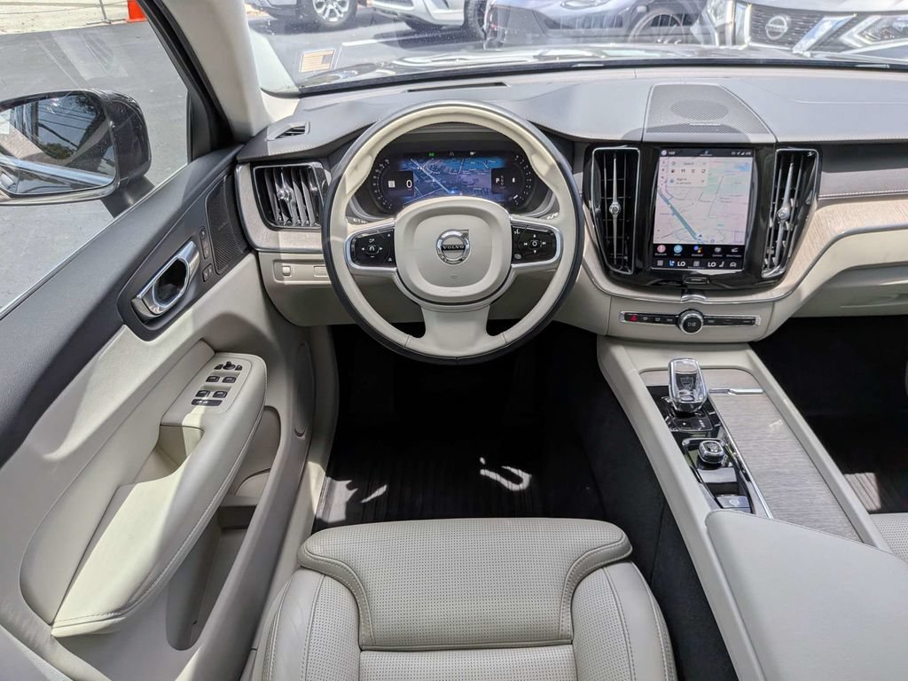Used 2022 Volvo XC60 B5 Inscription w/ Advanced Package FWD image 19