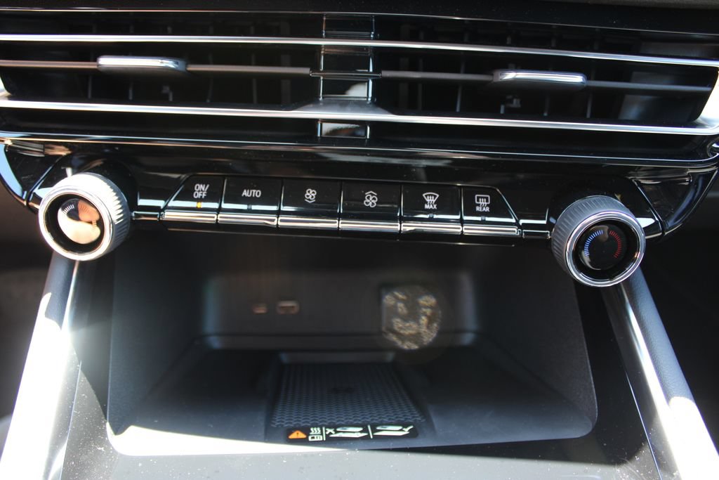New 2026 Chevrolet Traverse LT w/ Midnight/Sport Edition FWD image 46