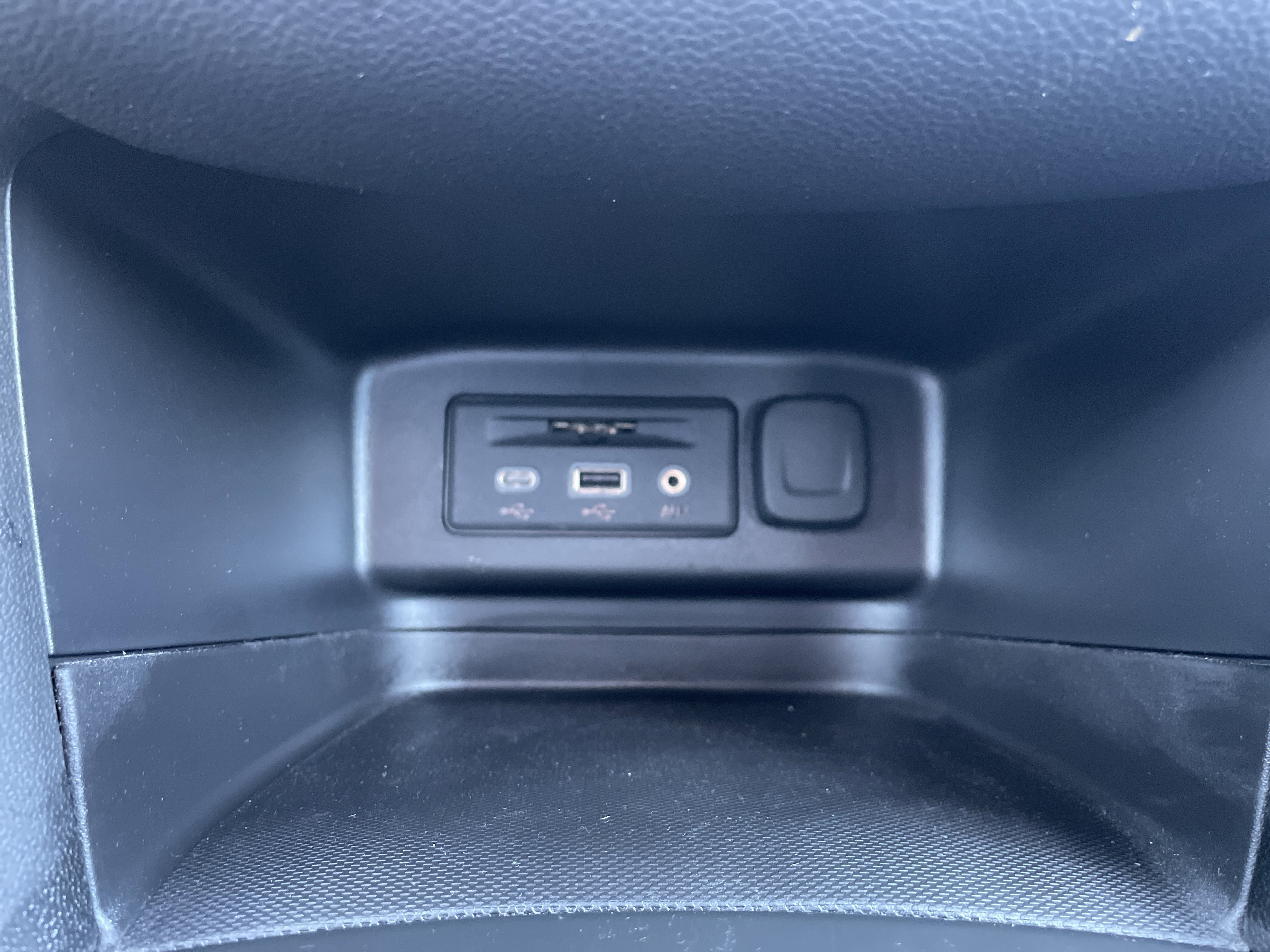 Certified 2023 Chevrolet Equinox RS w/ RS Leather Package image 40