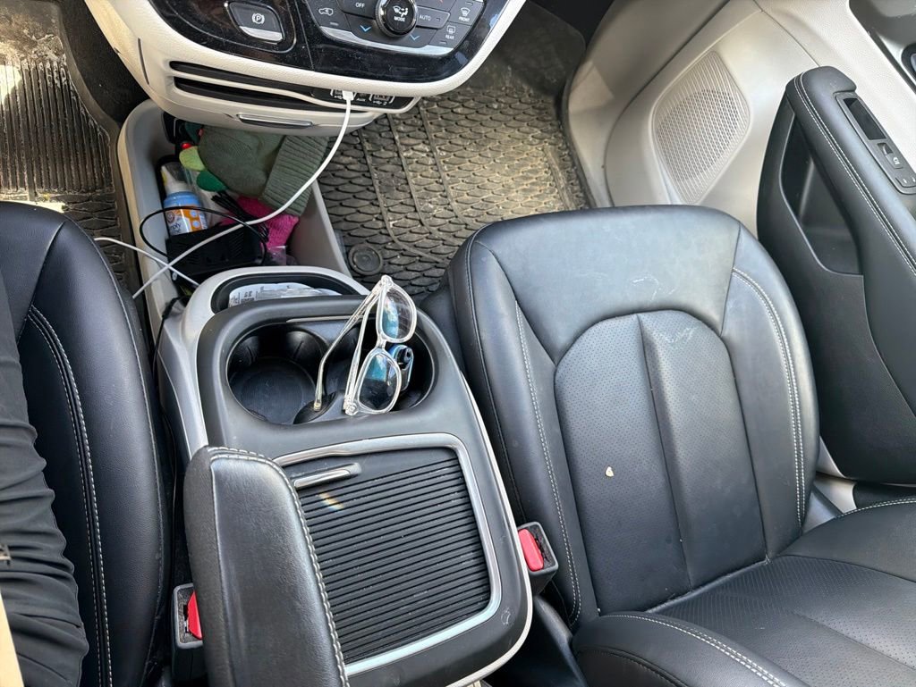 Used 2024 Chrysler Pacifica Touring-L w/ Road Tripper Package FWD image 15