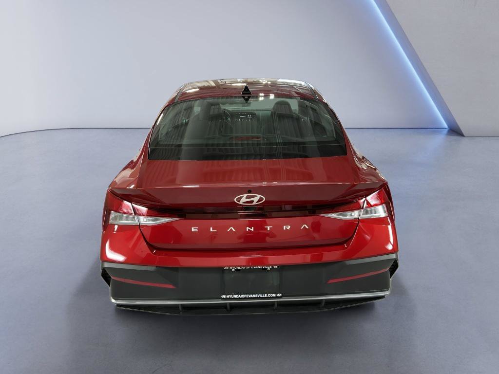 Certified 2025 Hyundai Elantra SE FWD image 5