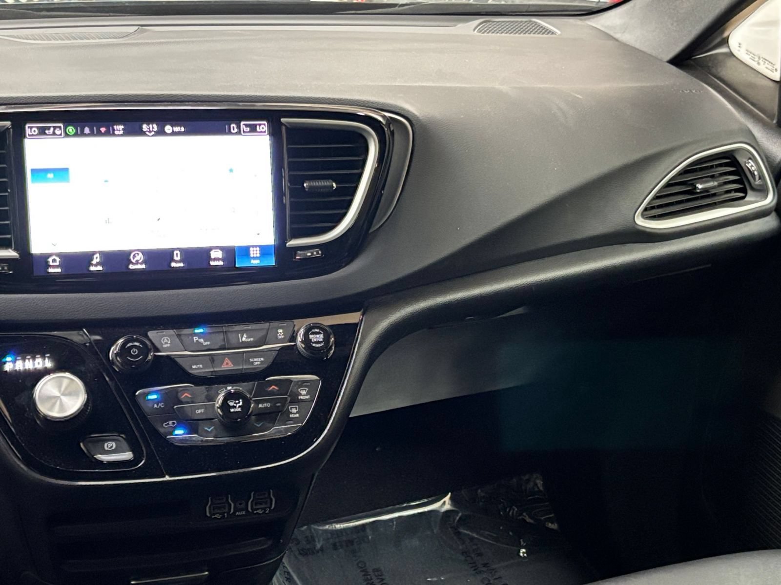 Used 2025 Chrysler Pacifica Select FWD image 36