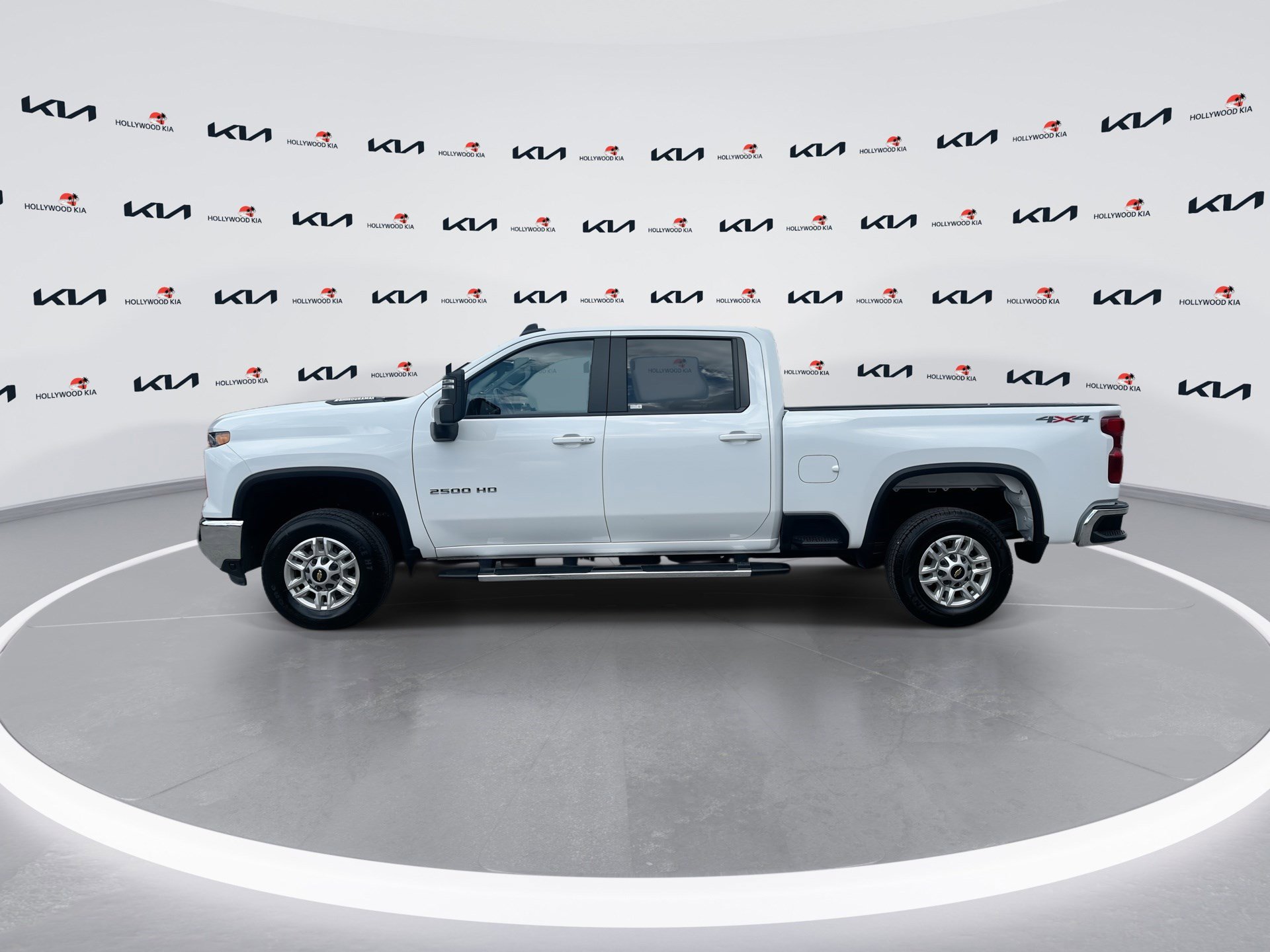 Used 2025 Chevrolet Silverado 2500 LT w/ Convenience Package AWD/4WD image 5