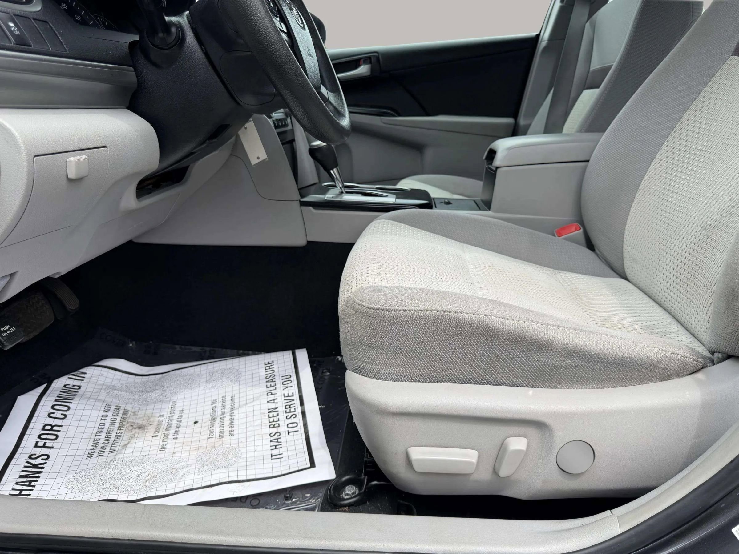 Used 2013 Toyota Camry LE FWD image 12