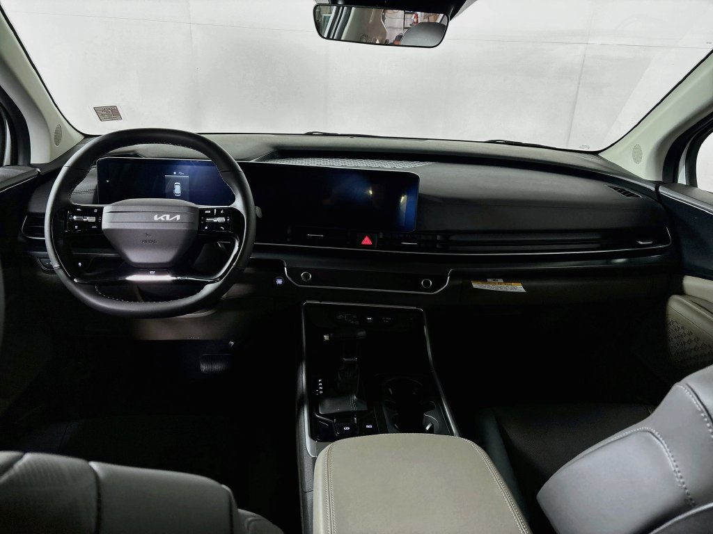 New 2027 Kia Carnival FWD image 12