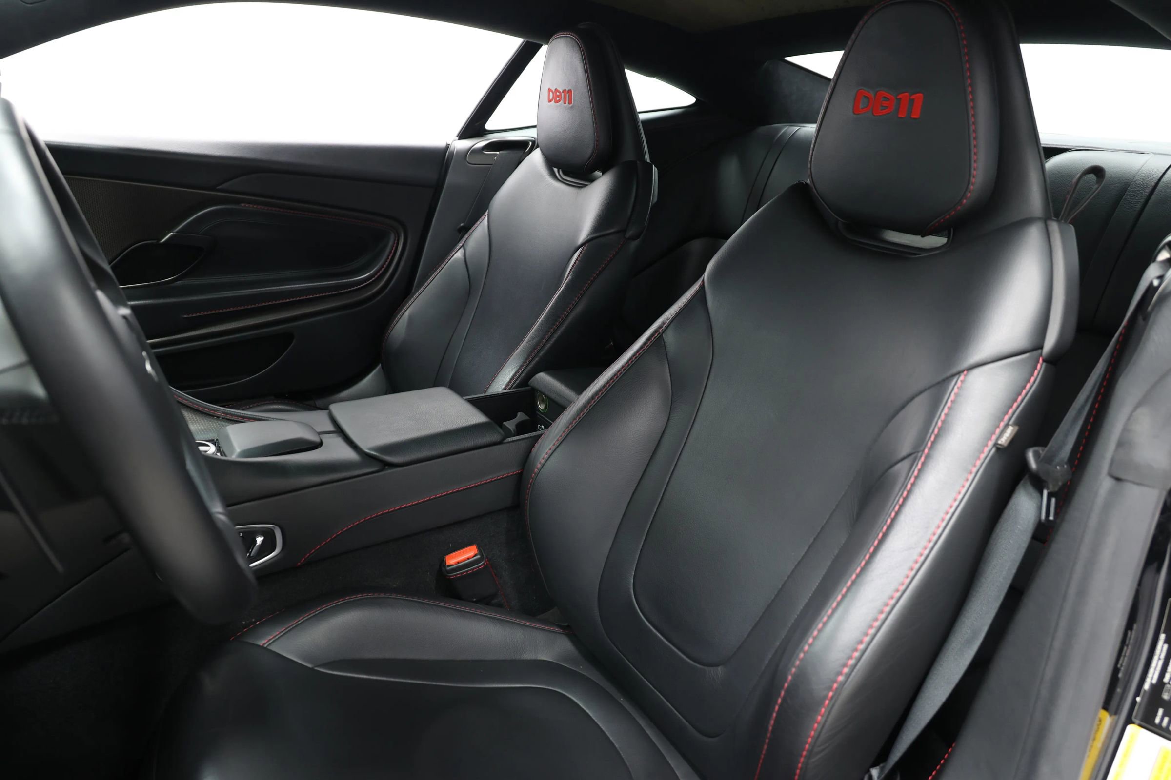 Used 2018 Aston Martin DB11 V12 image 15