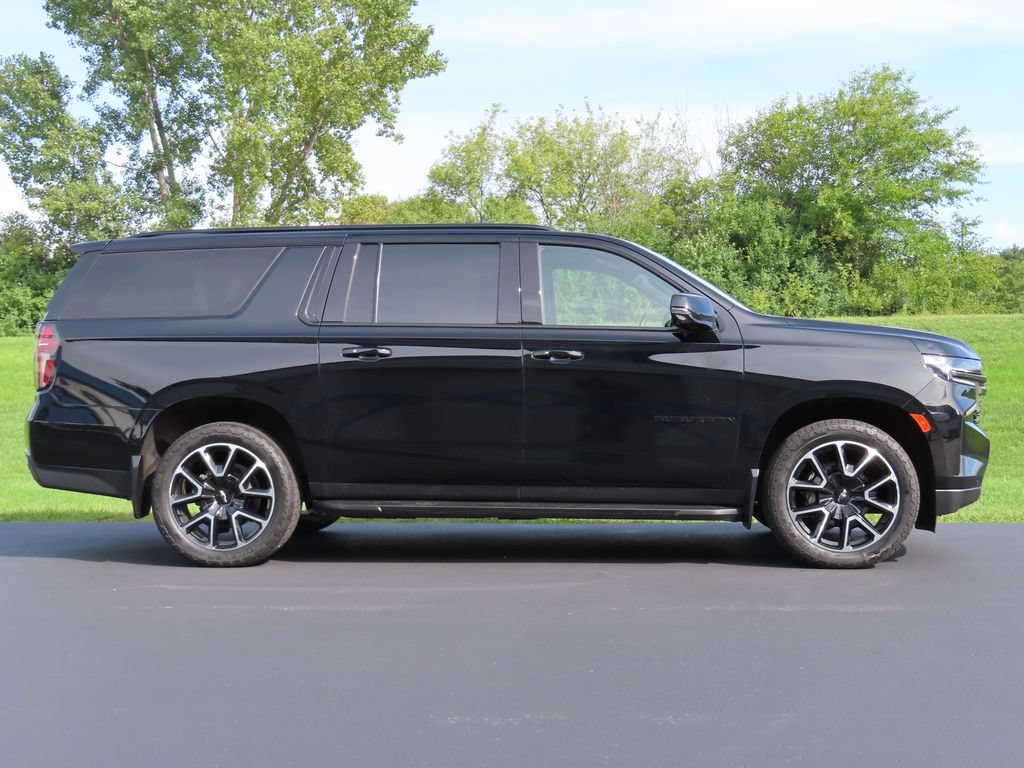 Used 2022 Chevrolet Suburban RST w/ Luxury Package AWD/4WD image 2