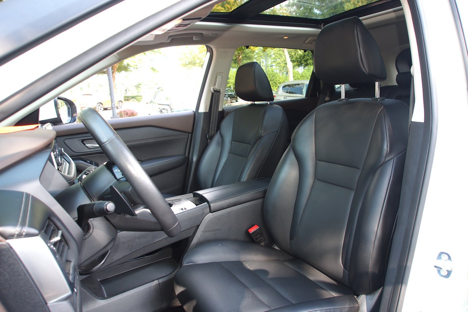 Used 2023 Nissan Rogue SV w/ SV Premium B Package FWD image 18
