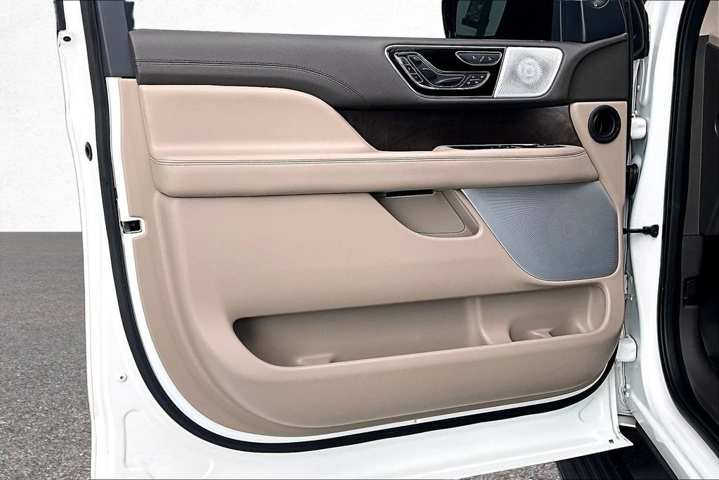 Used 2024 Lincoln Navigator Reserve AWD/4WD image 20
