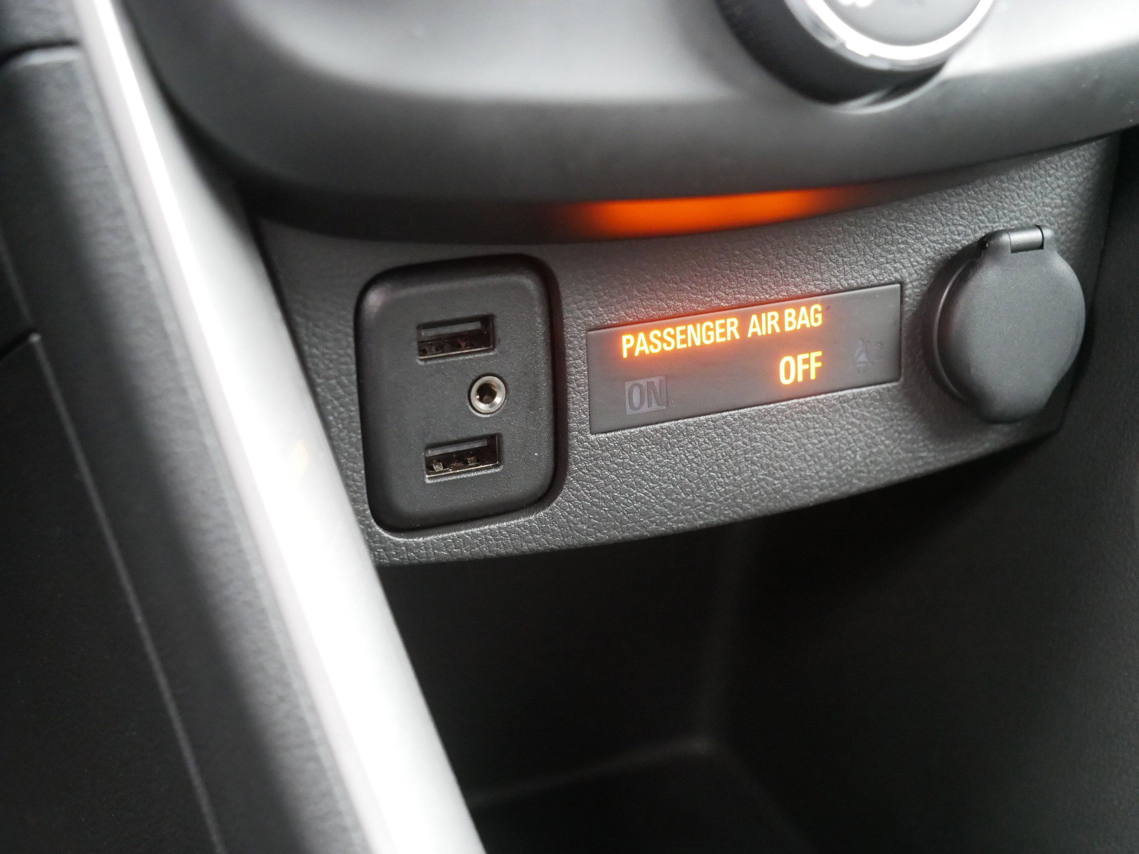 Used 2022 Chevrolet Trax LT w/ Sport Edition image 32