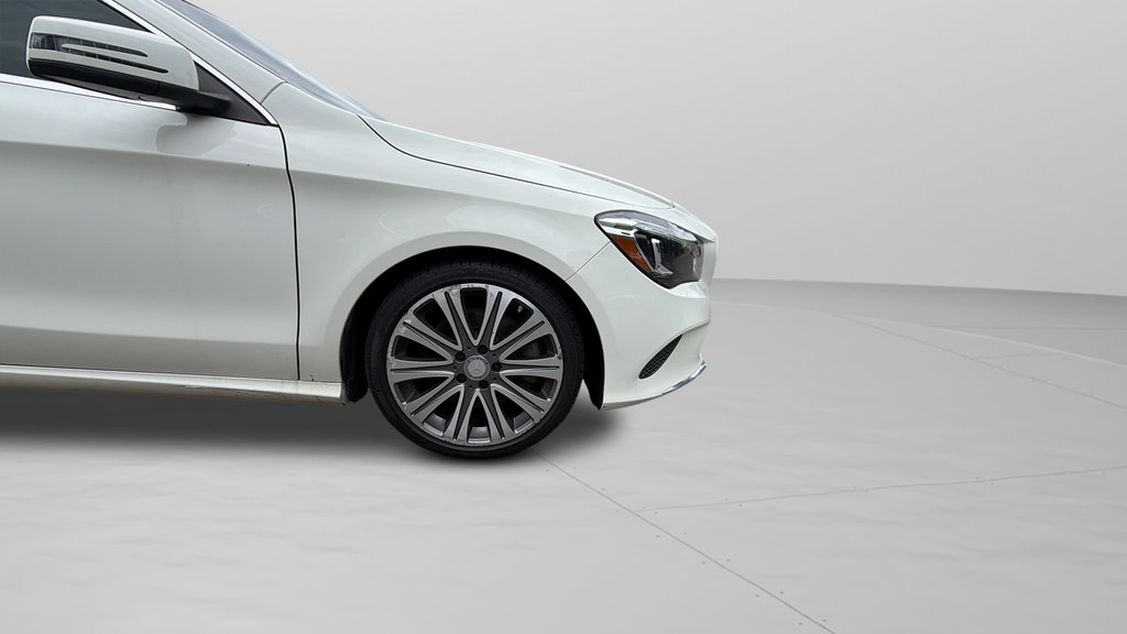 Used 2017 Mercedes-Benz CLA 250 4MATIC image 9
