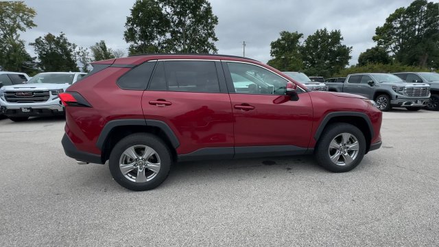 Used 2025 Toyota RAV4 XLE AWD/4WD image 2
