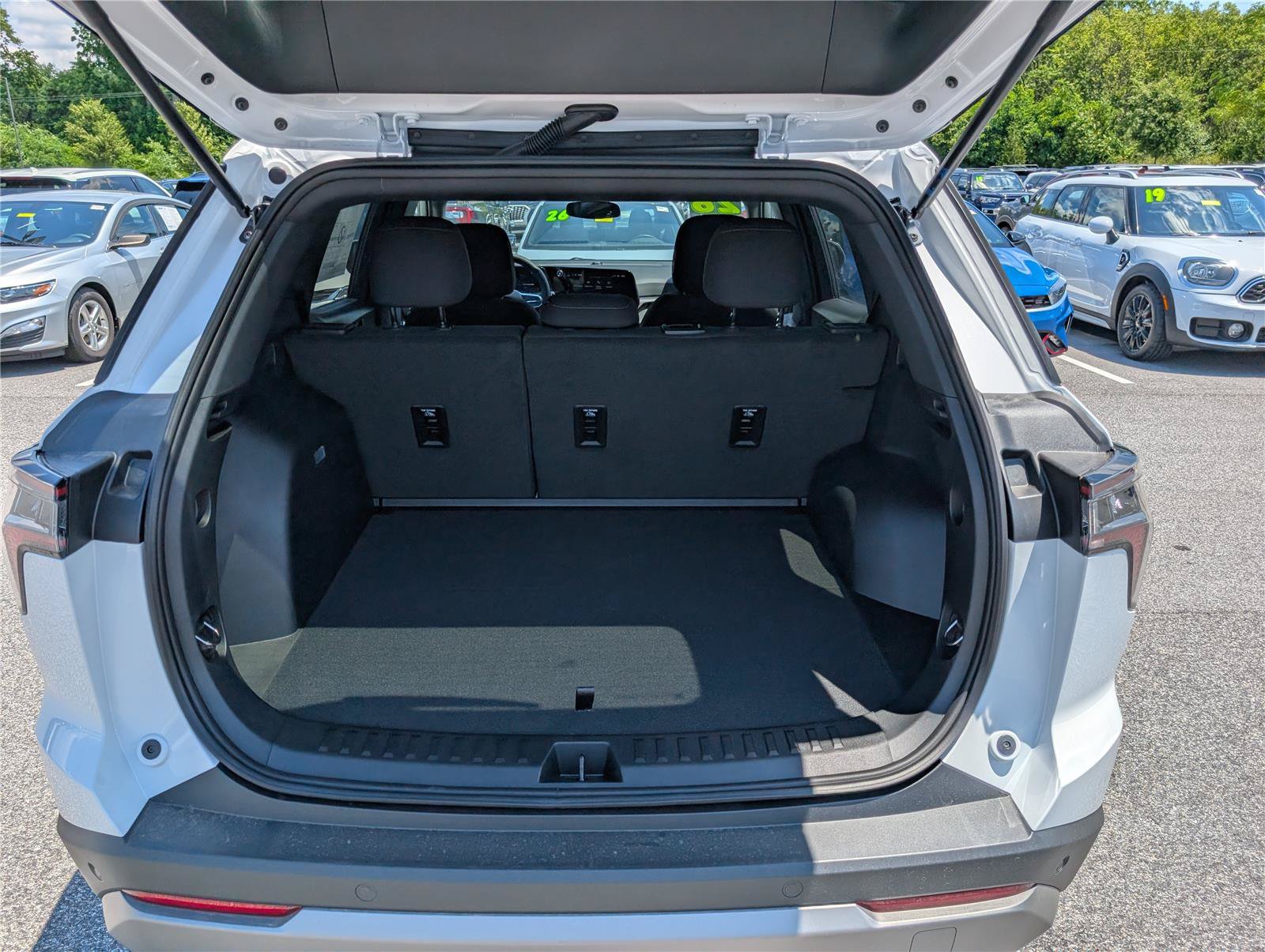 New 2026 Chevrolet Equinox LT FWD image 8