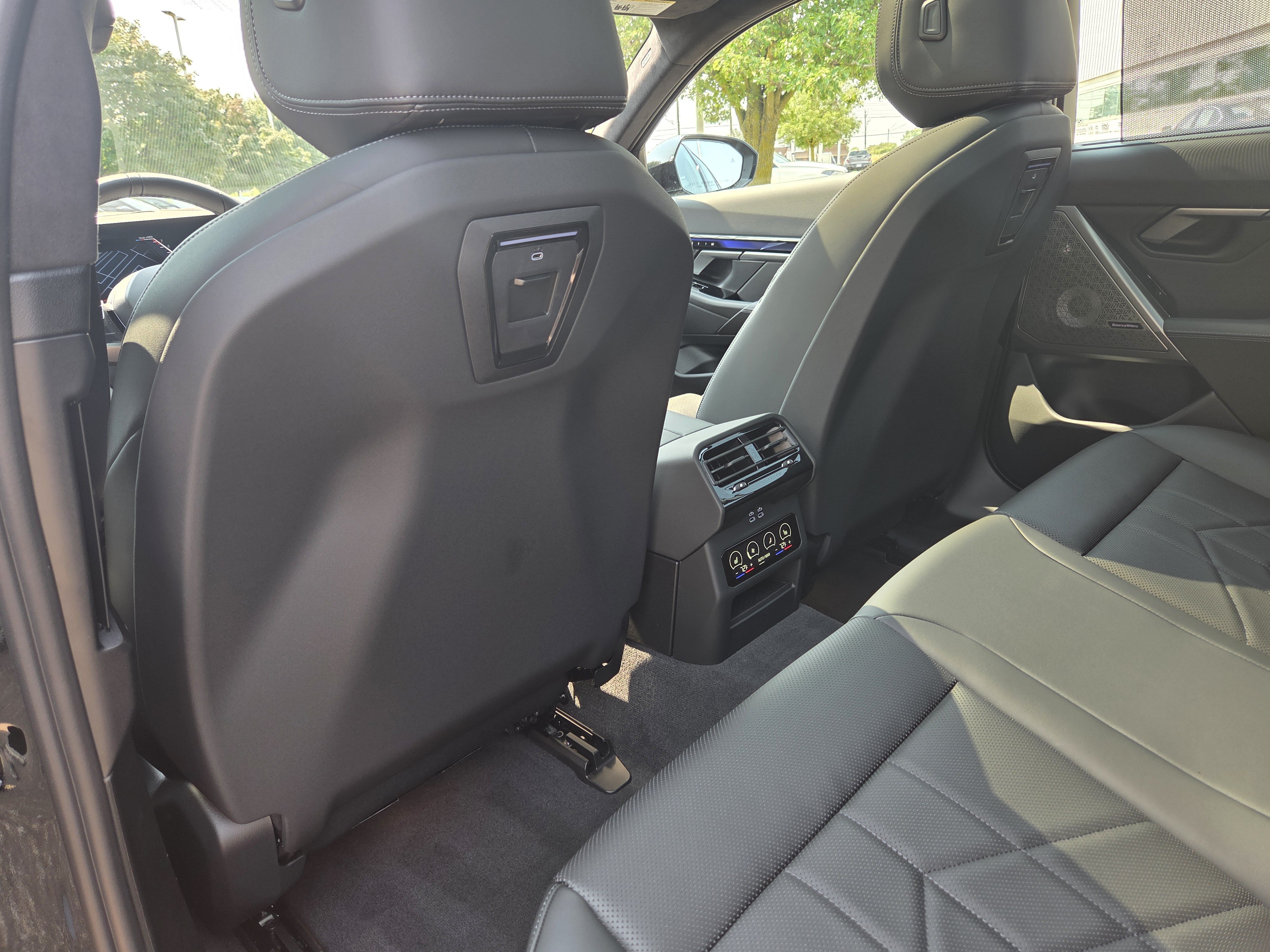 New 2027 BMW 550e xDrive w/ Executive Package AWD/4WD image 32